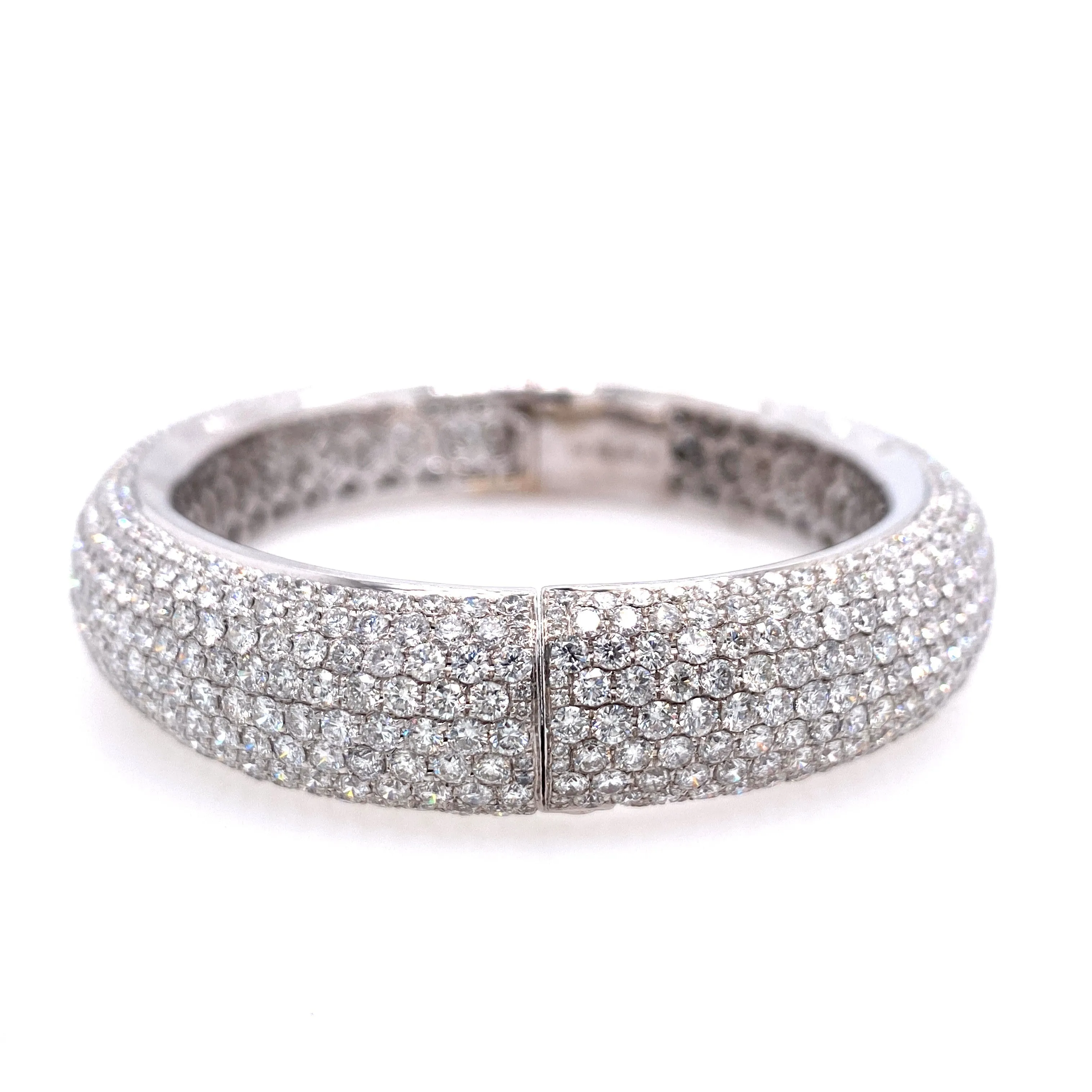 18K White Gold Pave Diamond Hinged Bangle