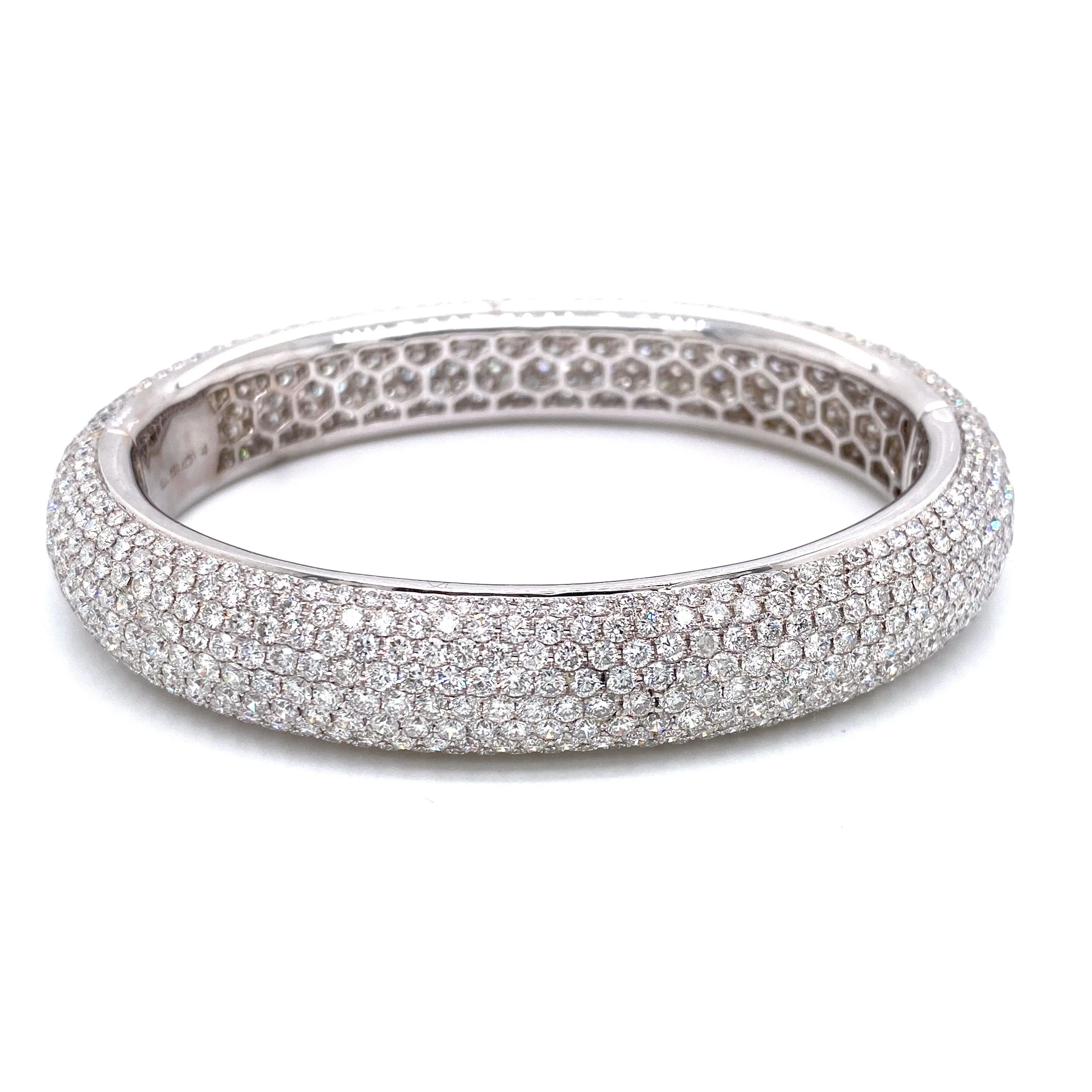 18K White Gold Pave Diamond Hinged Bangle