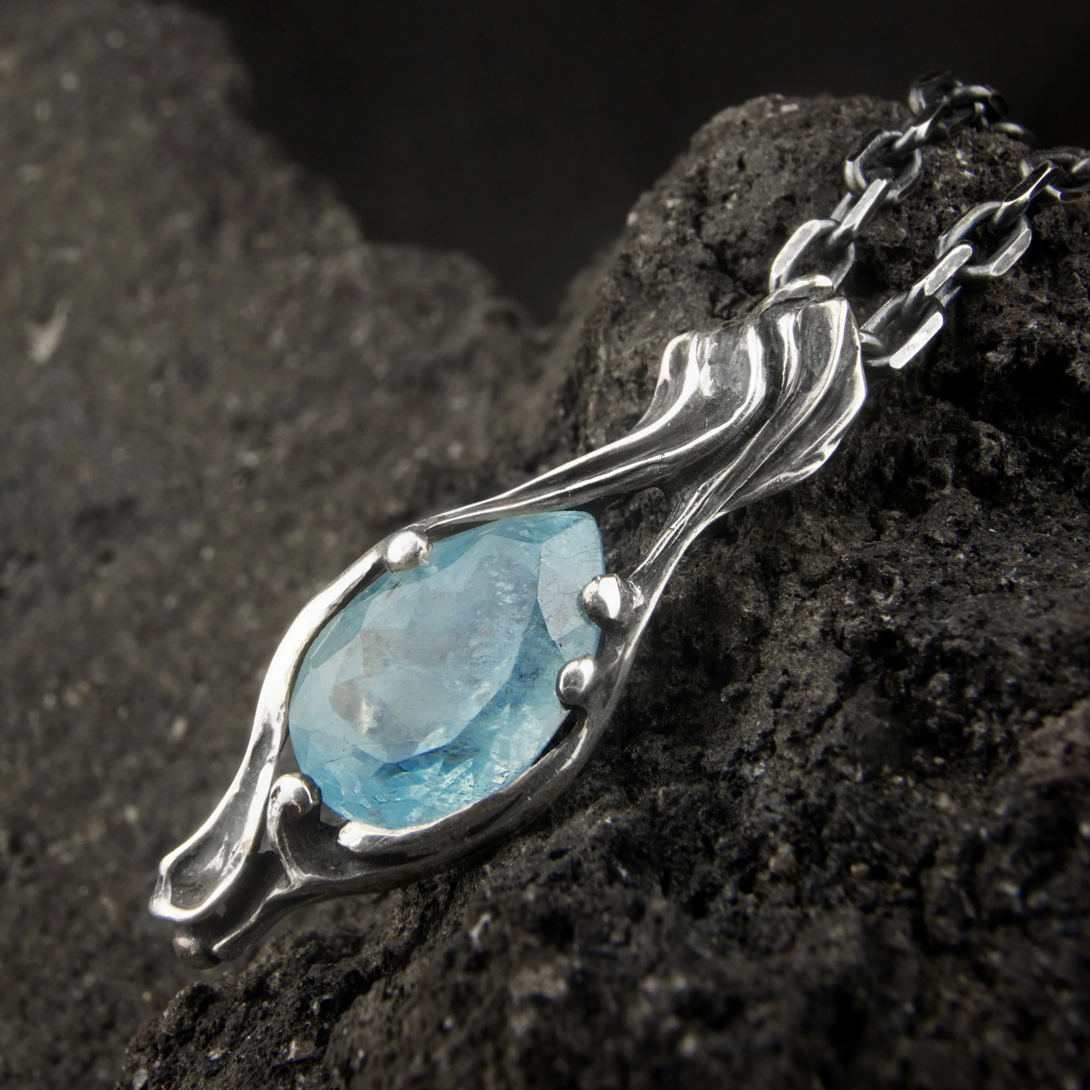 Aquamarine drop pendant