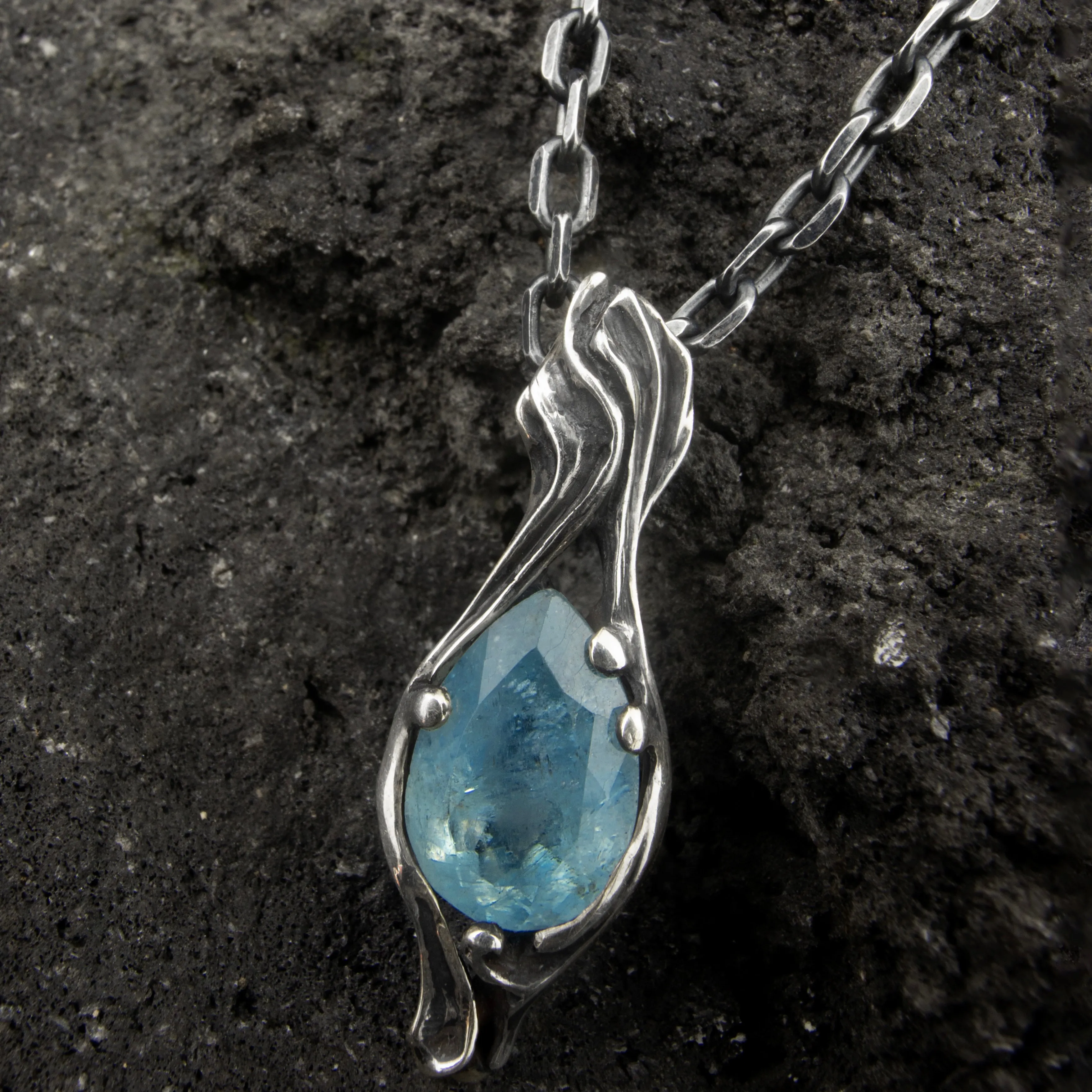 Aquamarine drop pendant