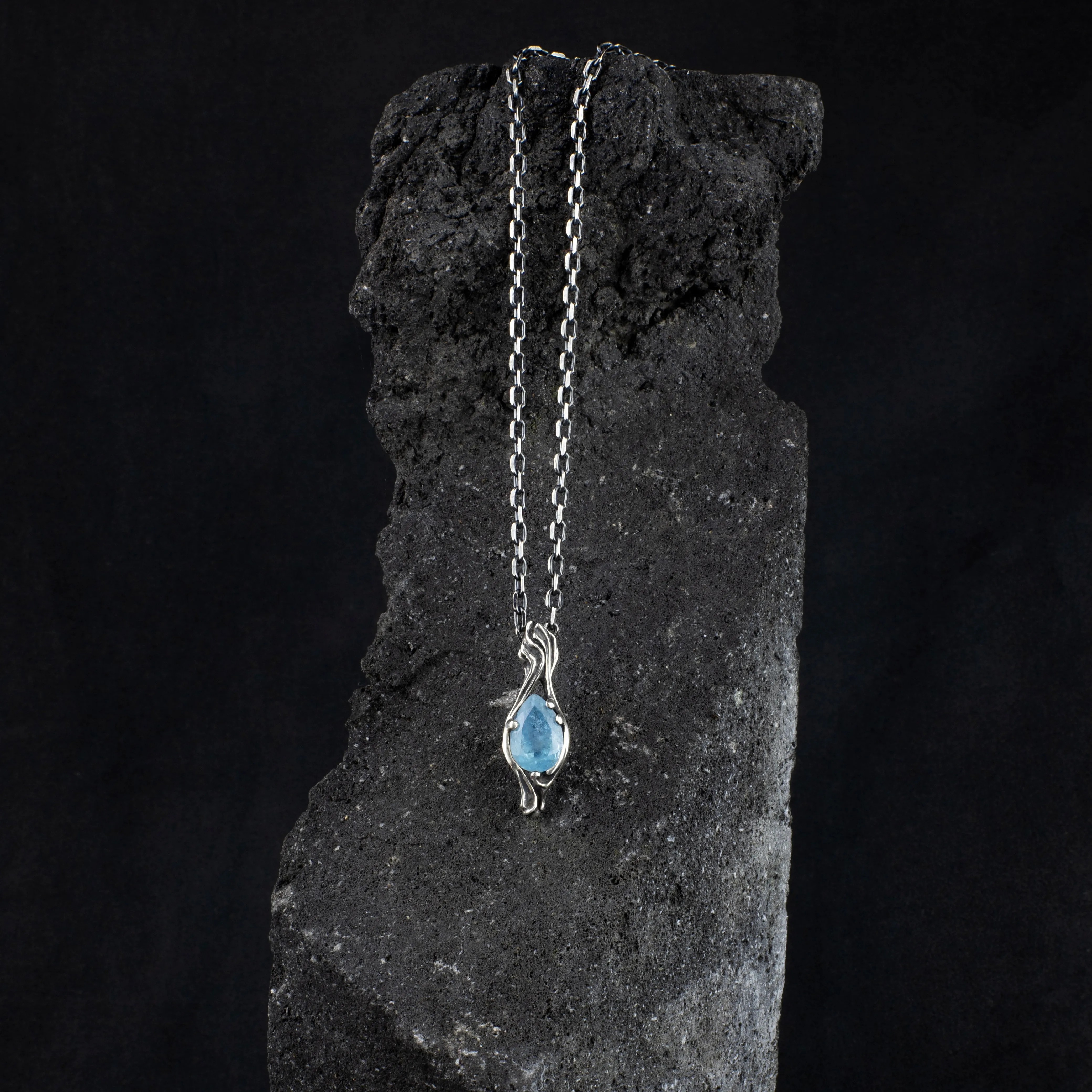 Aquamarine drop pendant