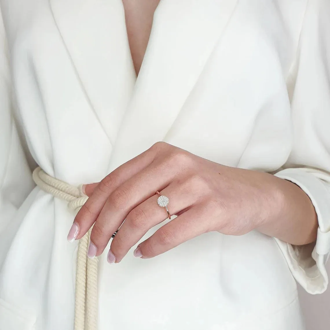 Circular Plate With Diamonds Ιn Gold Ring