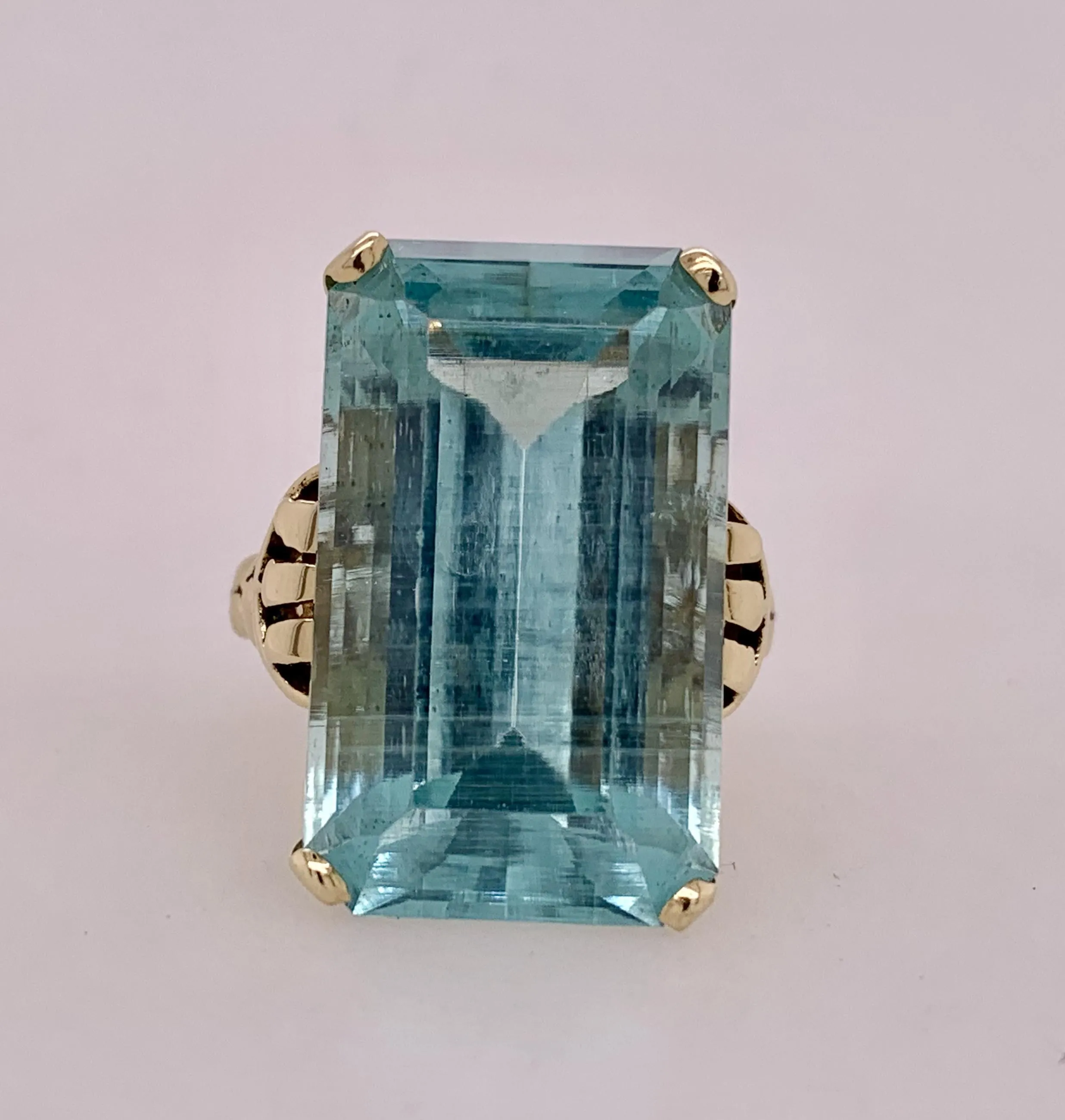 Estate 18K Aquamarine Ring