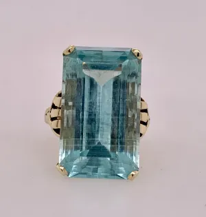 Estate 18K Aquamarine Ring