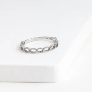 Repeat oval ring - white gold