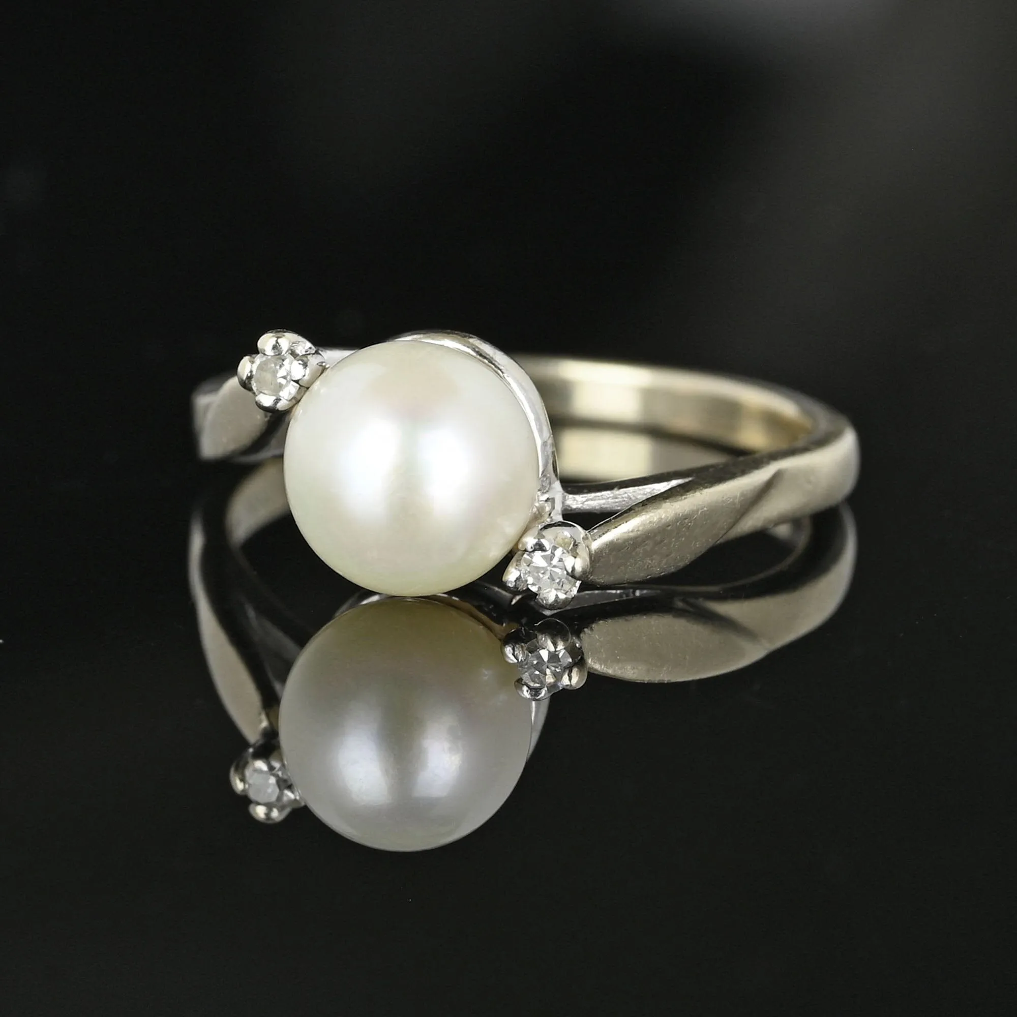 Vintage 14K White Gold Diamond Accent Pearl Ring