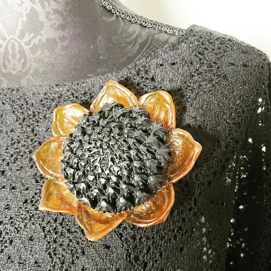 Waratah Brooch - Amber & Black